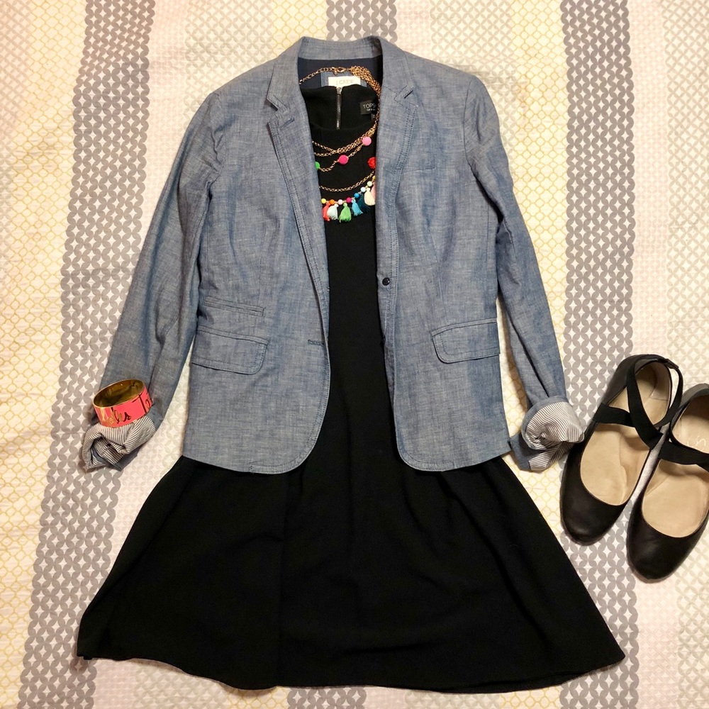 TOPSHOP flattering black cap sleeve dress!